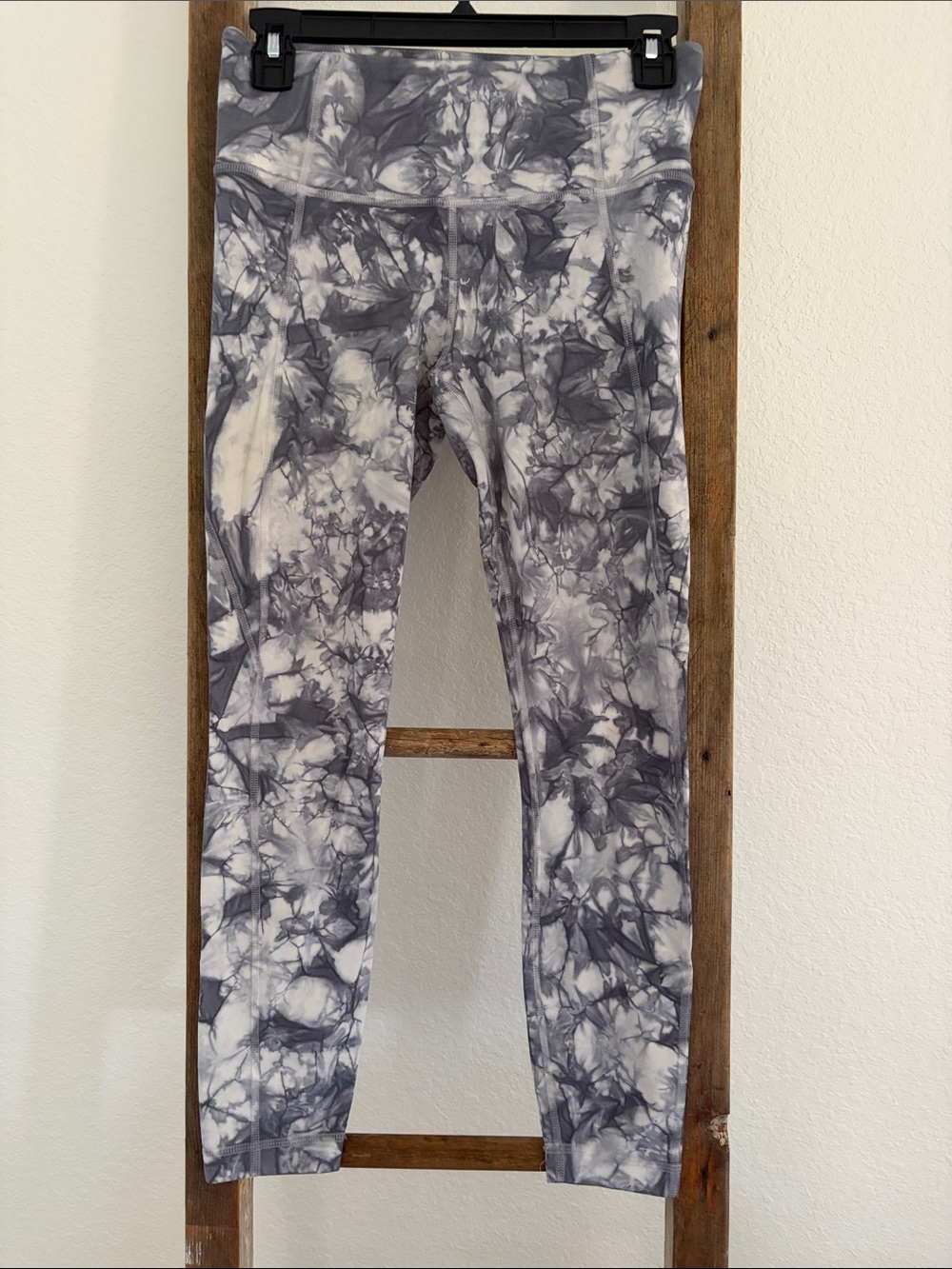 Athleta Gray & White Tie-Dye Leggings